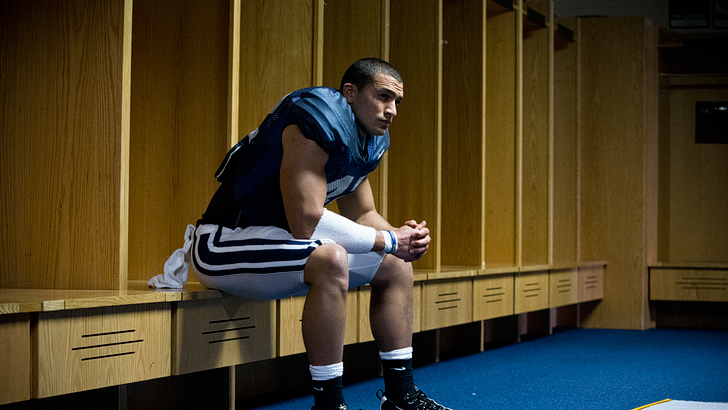 football_lockerroom_b_0.jpg