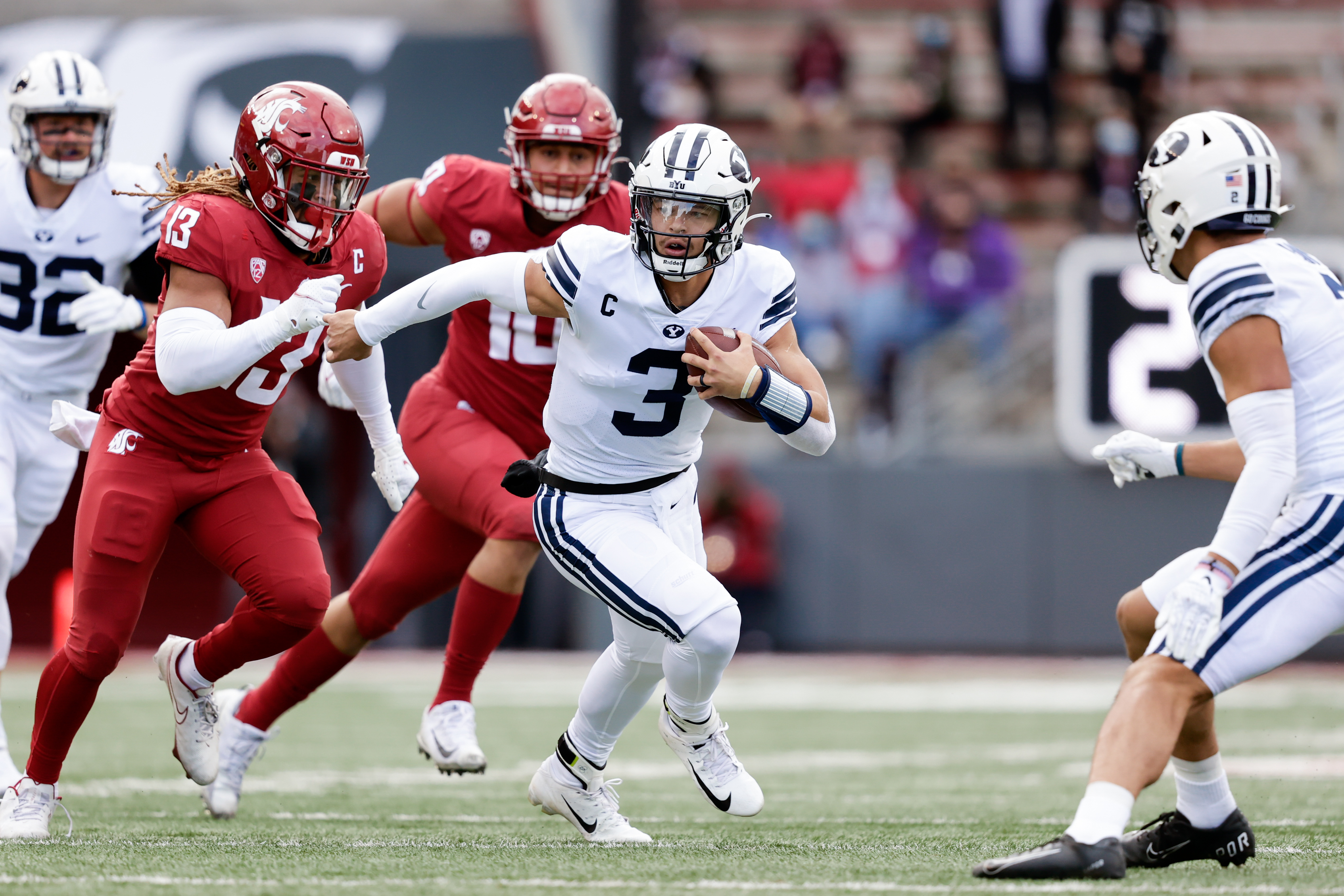 Jaren Hall rushes at Wazzu