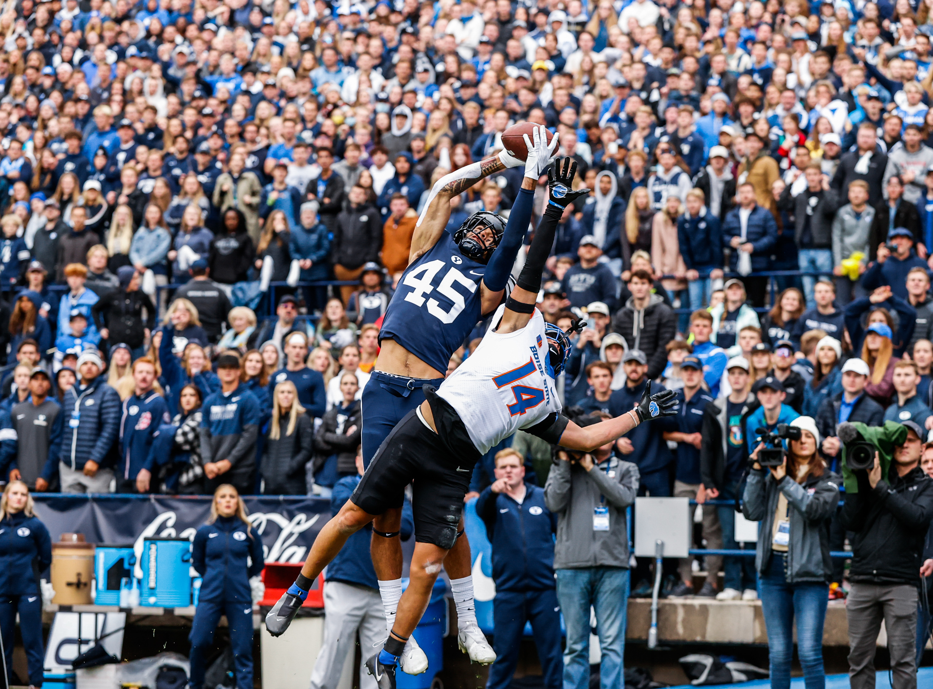 Samson Nacua hauls in touchdown vs. Boise State.