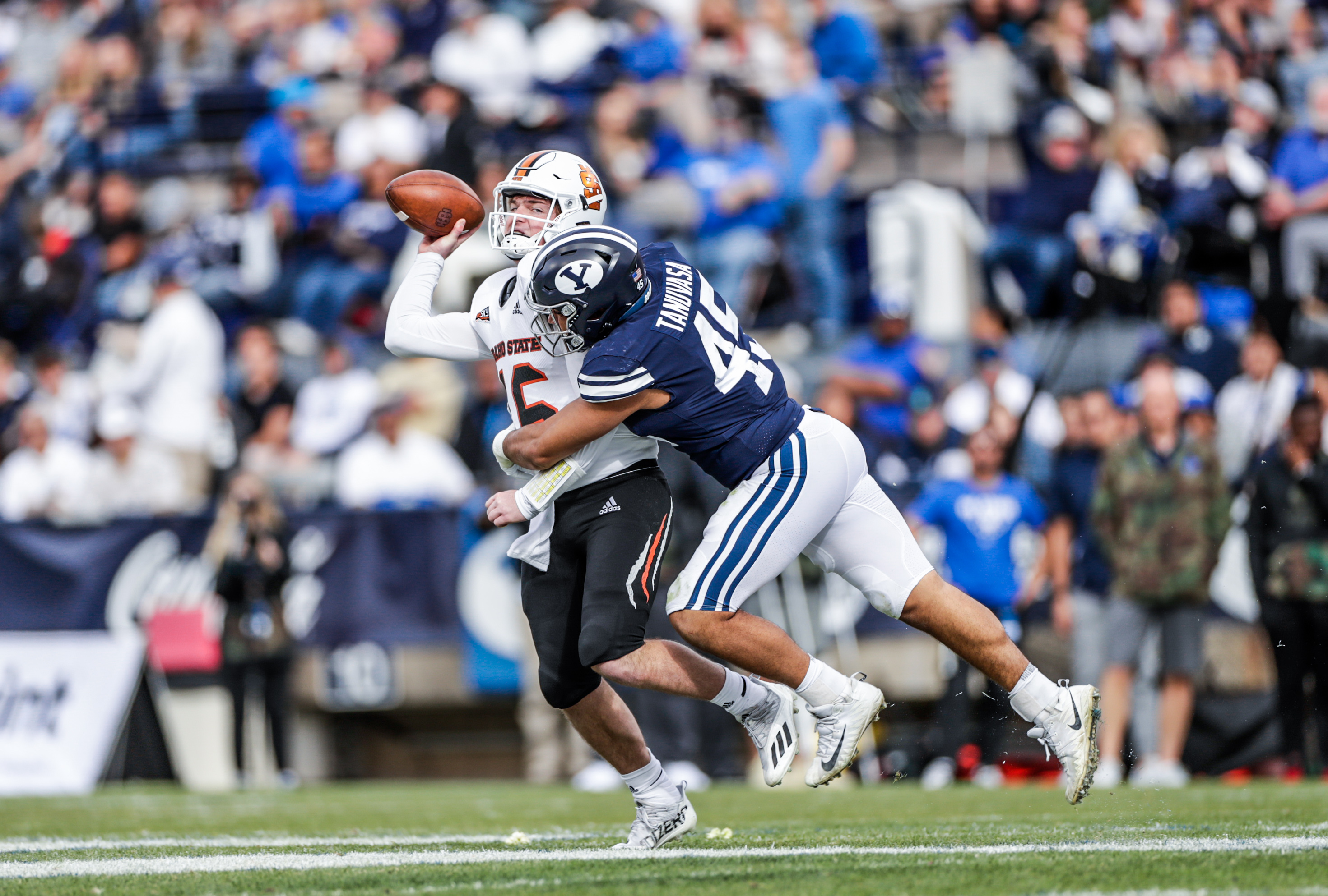 Pepe Tanuvasa tackles Idaho State QB