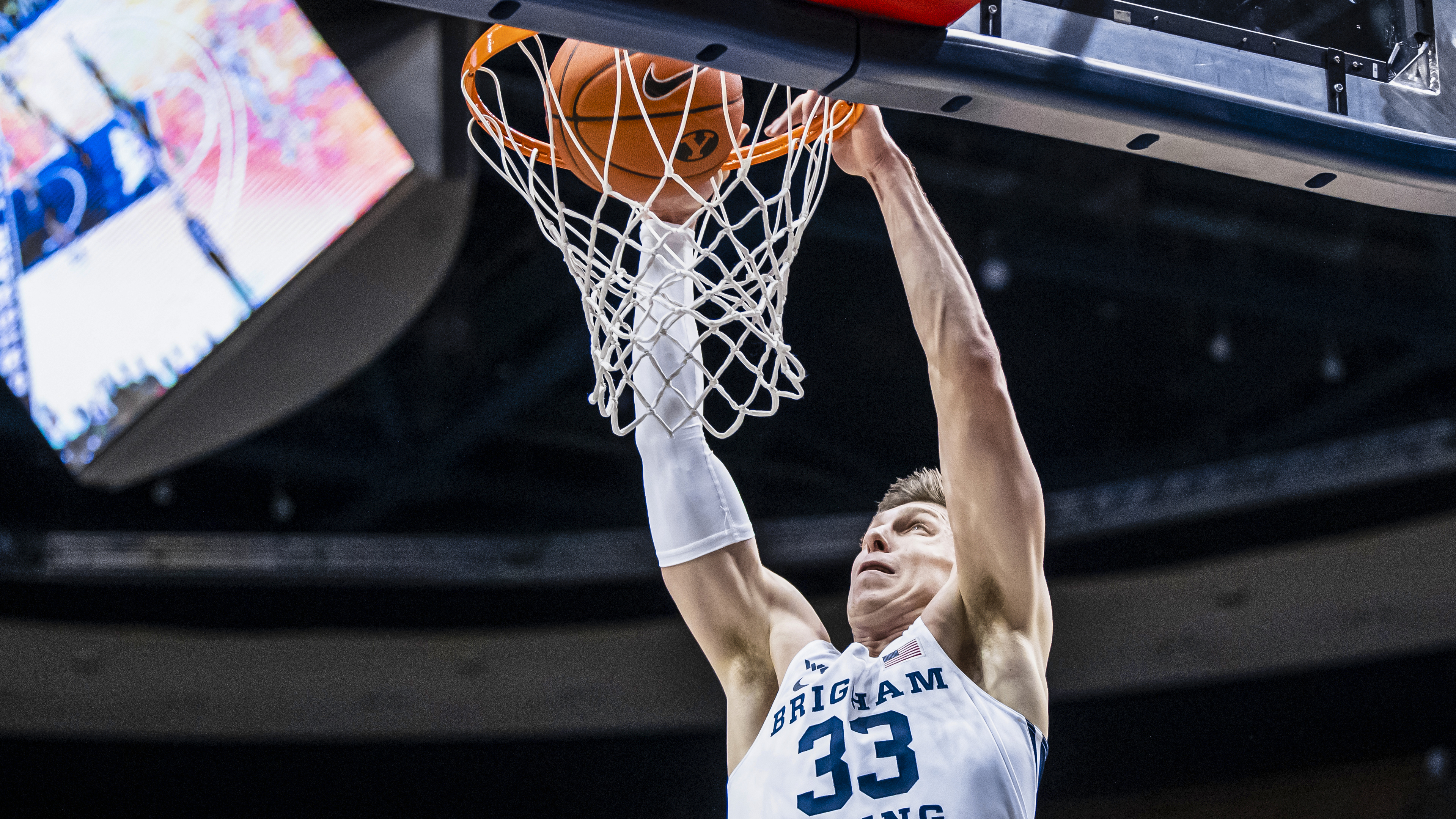 Dalton Nixon dunks a basketball with two hands