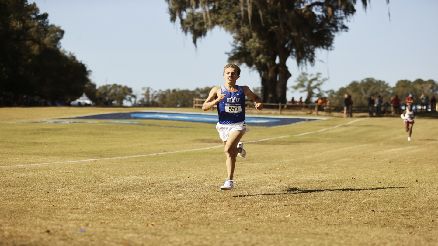 Conner Mantz approaches the finish line at 2021 NCAA XC Nationals