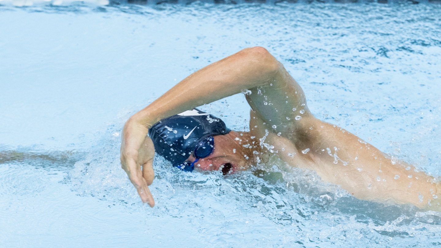 Roger Woods races against Utah in the freestyle event