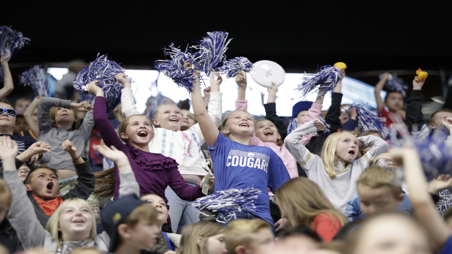 Kids cheering vs. USU